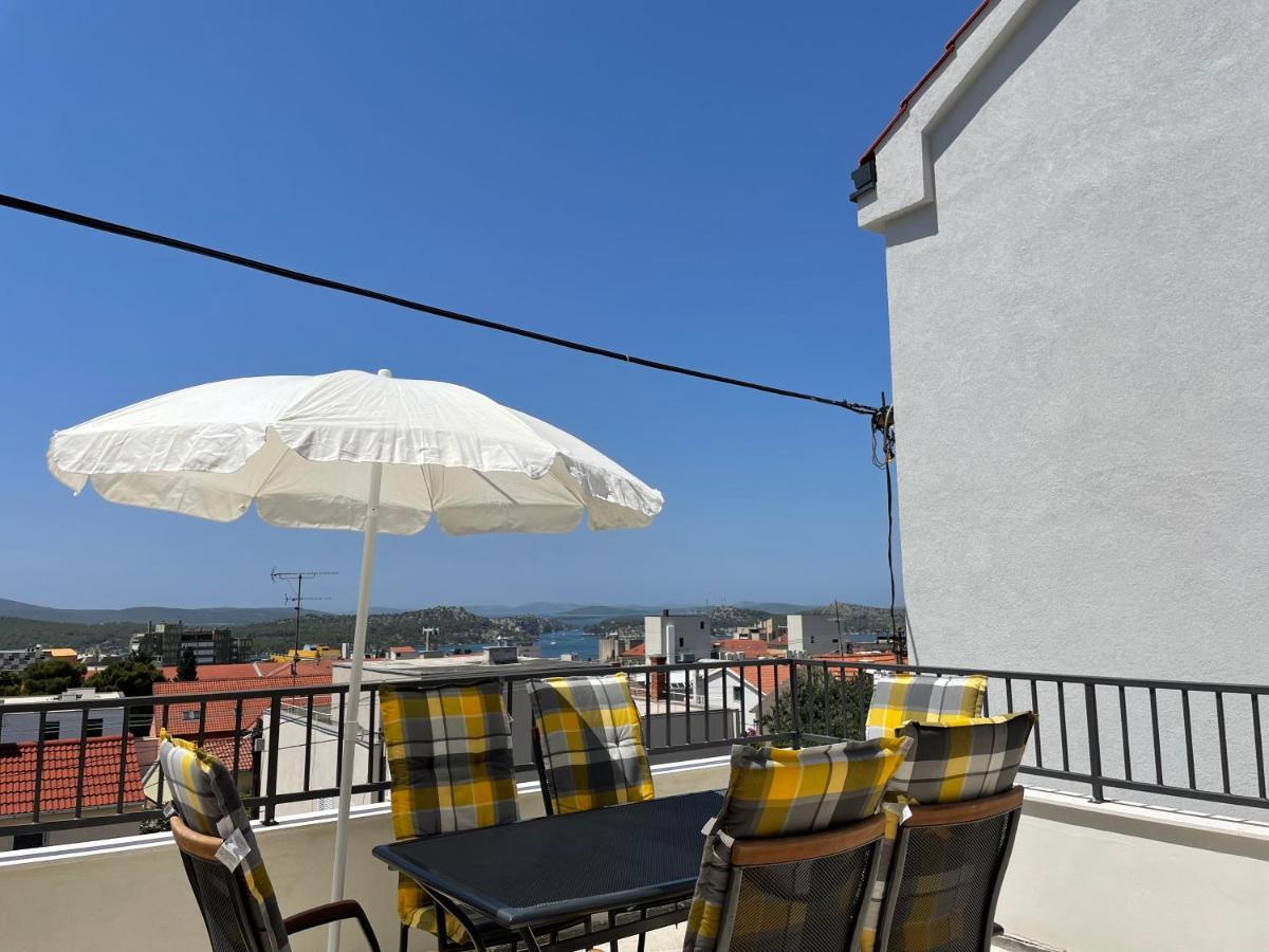 Apartment Simaris - Spacious With Terrace And Sea View Šibenik Exterior foto
